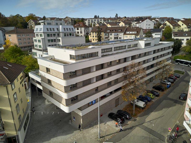 Aldi Süd L-förmiges Gebäude